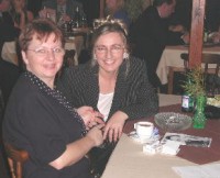 Radka /vpravo/ na II. plese Presstonu v roce 2002